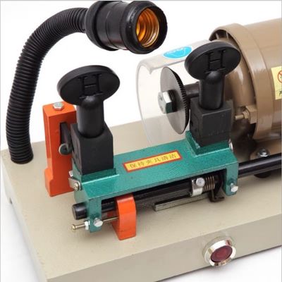 220V/110Vのキーコピー機と50/60Hzのキーカット機