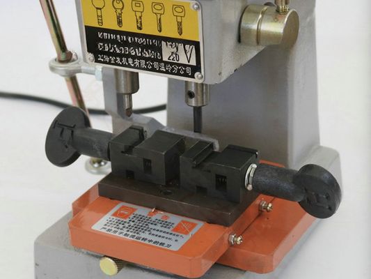 13.5kg カーと家の鍵のための垂直鍵切断複製機 120W モーターパワー
