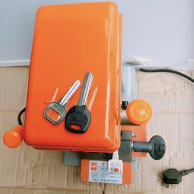 13.5kg カーと家の鍵のための垂直鍵切断複製機 120W モーターパワー